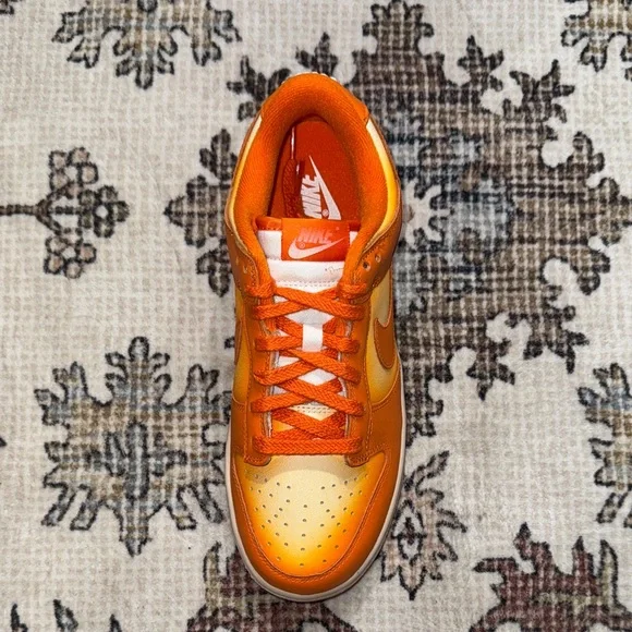 Nike Dunks ‘Magma’ - Picture 2 of 3